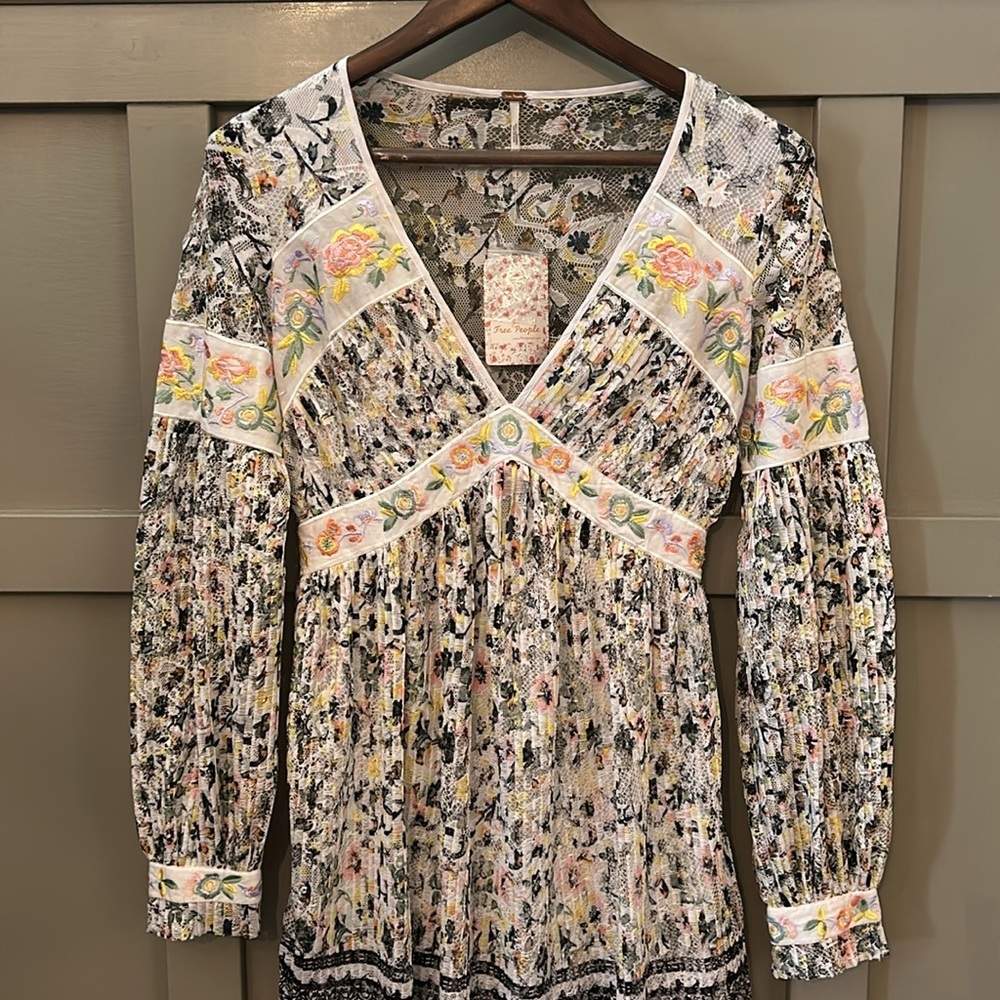 Free People Cherry Blossom Dress Embroidered Lace Long Sleeve Pleated Size 2 - Picture 5 of 13